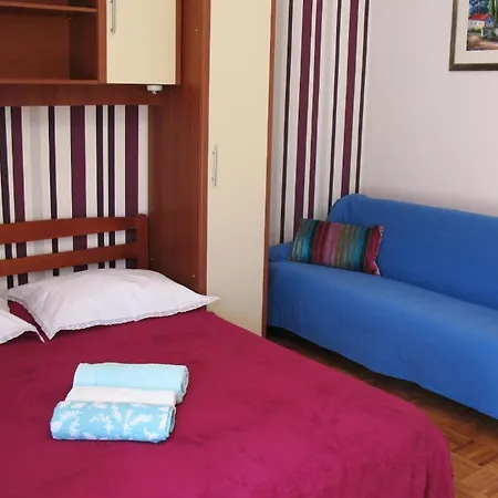 Appartement Mit Balkon Petrcane